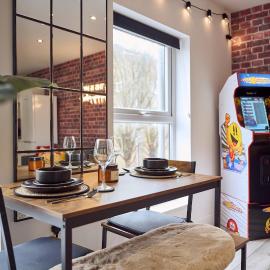 New Flat with PAC-MANIA & FREE PARKING