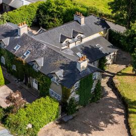 Secluded riverside farmhouse close to Center Parcs, hotel sa Mullingar