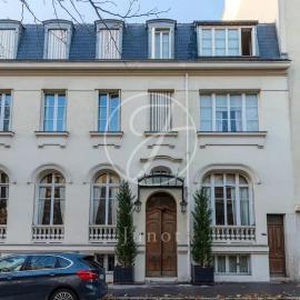 Luxury Parisian House 300m2 - Invalides, hotel i Paris
