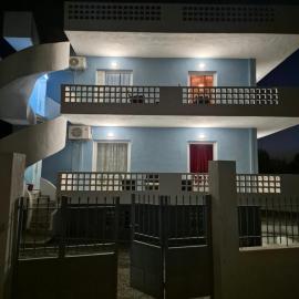 Deco Apartments Aigina, hotel di Vagia