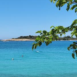 Margaret 150 METERS TO THE BEACH, hotel a Banjole