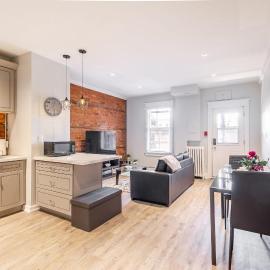 1BR - Queen Bed Apartment in Hamilton's Best Neighborhood