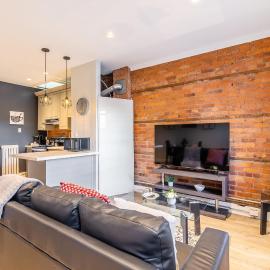 1BR - Queen Bed Apartment in Hamilton's Best Neighborhood, hotel di Hamilton