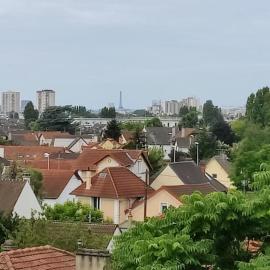 Studio Tour Eiffel, hotel in Aulnay-sous-Bois