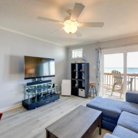 Beachfront Family Condo w/ Stunning Views!, hotel in North Topsail Beach