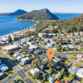 Pet friendly La Costa, 2-1a Messines St - air con and Wi-Fi