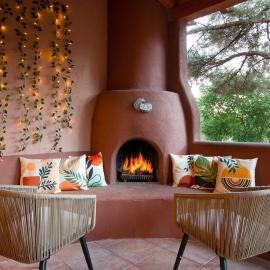 Enchanted Adobe Hideaway wHot Tub & GIANT Chess