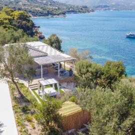 Beach Villa Cavo - with direct sea access, hotel in Marathias