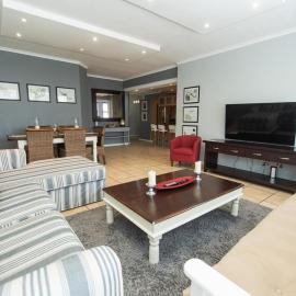 Endless Summer Coastal Condo, hotell sihtkohas Summerstrand