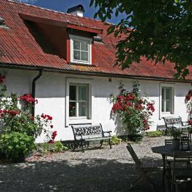 Stenrosgården, hotell i Kivik