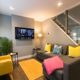 Stylish home close to the BEACH By Adliv