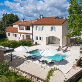 Villa Stora kuća - managed by Travel Istria โรงแรมในKrapan