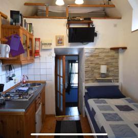 Thatched 1 person Cottage, hotel in Inse Geimhleach