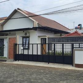 RaYa GuestHouse & Pool, hotel in Purwokerto