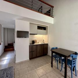 Zouzoulas Filoxenia - Koralia Apartments, hotel em Milína