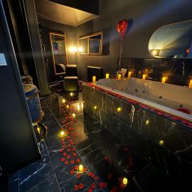 Love Room Chic Lescapade à Cherbourg, hotelli Cherbourgissa