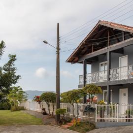 Unidade do térreo: casa à beira mar XJ6722, hótel í São Francisco do Sul