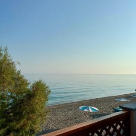 Betty's Beach House - by the Sea, hotel u gradu Kámpos