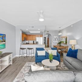 Cozy Lakeview Condo near Disney