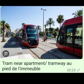 Grand Appartement, 2 ou 3 ou 4 pieces, tramway sur place, proche gare sncf St Augustin 900 metre , aéroport 1200 metre, plage ou Allianz riviera 10 min, palais nikaia 2 min , supermarché sur place, parking possible si disponible ou payant à 1000 metre