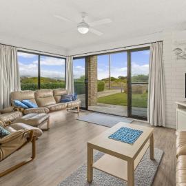 Sun & Surf Aldinga Beach Apartment, hotel in Aldinga Beach