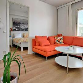 Casa Naranja, stylish 43m2 1 bedroom with sauna, hotelli kohteessa Rauma