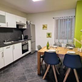 Ferienwohnung Maria Laach, hotel in Glees