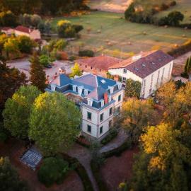 Hôtel La Métairie & Piscine, hotel u gradu 'Cordes Sur Ciel'