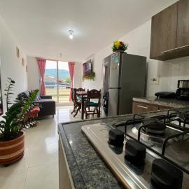 APARTAMENTO EN SAN GIL Con parqueadero、サン・ヒルのホテル