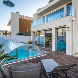 Silvercoast Villa Concha Baia with private heated pool and seaview rooftop lounge, hotel in Salir do Porto