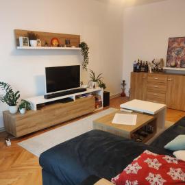Home sweet home -Central & cozy, hotel em Iernut