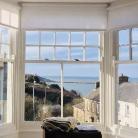 A stunning 2 bed apartment, hotel in Fishguard