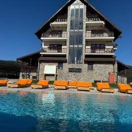 Poarta Raiului, hotell i Tău Bistra