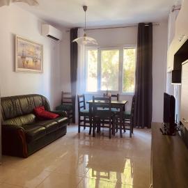 Appartamento Valamar Nikolla 2 camere, хотел в Hamallë