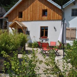 Gîte du Fourpéret-Parc Naturel du Haut-Jura, hôtel à Longevilles-Mont-dʼOr