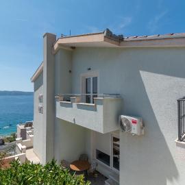Sea view Apartment Livia، فندق في جيسينتسي