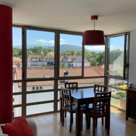Piso los Rosales, hotel Sarónban