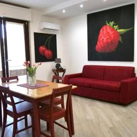 Transit, Train Station 20 min from Rome and Parking, hotel u gradu Monterotondo