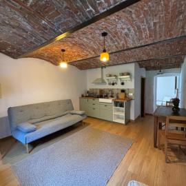 Kukabura: Szarocin şehrinde bir otel
