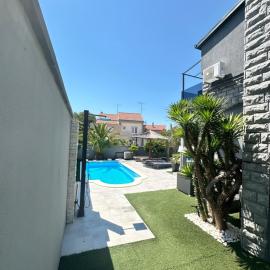 Apartmani Vernissage, hotel in Biograd na Moru