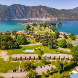 Tennis Village at Wapato Point Resort, hotel em Manson