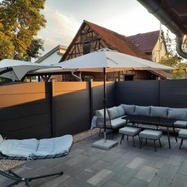 Ganzes Tiny House "Thüringer Ruhe" mit großem Garten nahe Rennsteig، فندق في Laucha