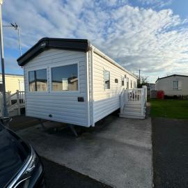 Caravan - 3 Bedrooms, Sleeps 8, hotell i Rhyl