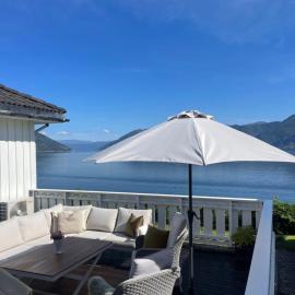 Fjordhus, hotel en Austerheim