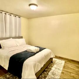 Movie Theater Near Slopes, Shops & TRAX - 2BR Bsmt, viešbutis mieste Sandis