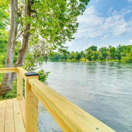Flippin Home w/ Deck & Grill: Steps to White River, hotel en Flippin
