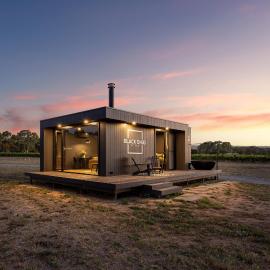 Luxury Vineyard Cabin Escape, hotel in McLaren Flat