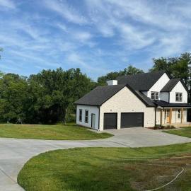 Luxury Home 4B, 3B Sleeps 18 25min to Nashville