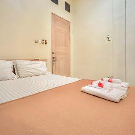 Wisma Anggrek Syariah Mitra Reddoorz، فندق في Ciater-hilir
