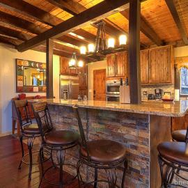 Bear Necessities, Luxury 5bd MTN VIEWS, hot tub, many bear sightings, hotel in Gatlinburg